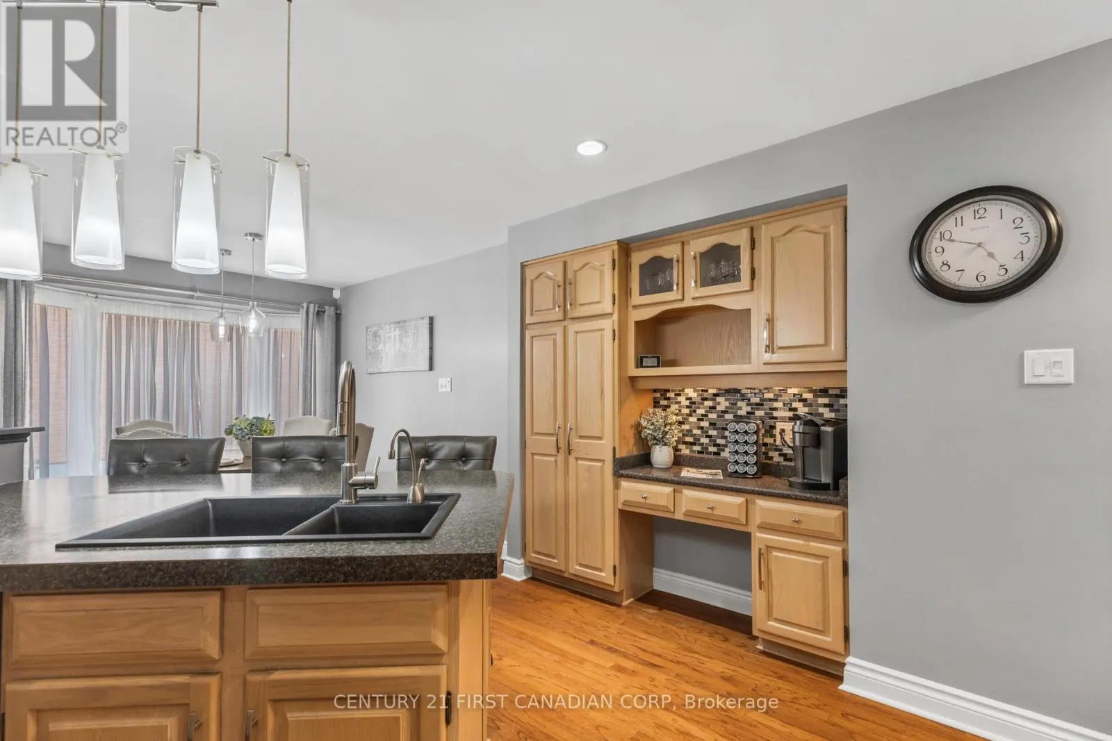 2 LONGVIEW COURT