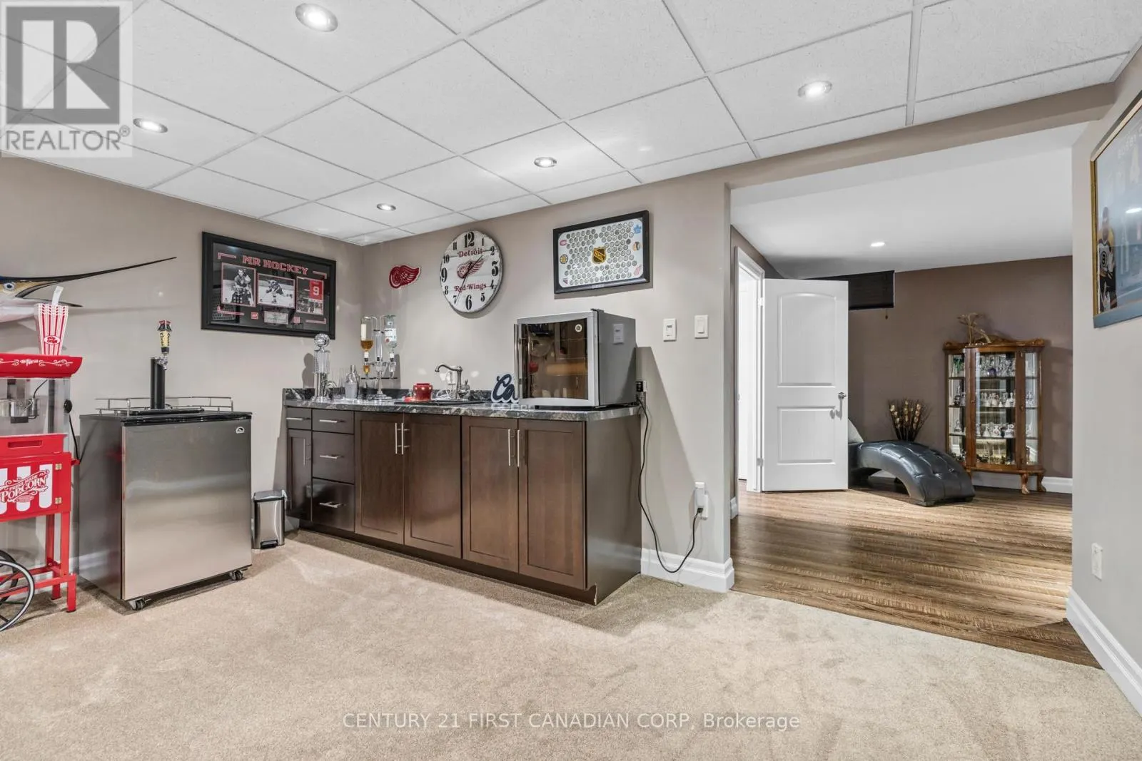 2 LONGVIEW COURT