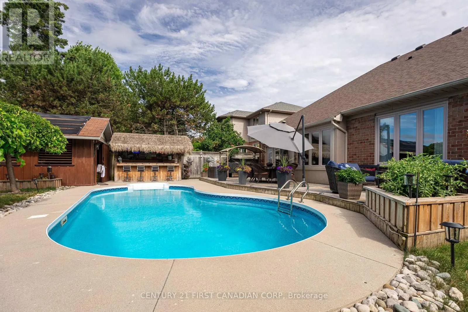 2 LONGVIEW COURT