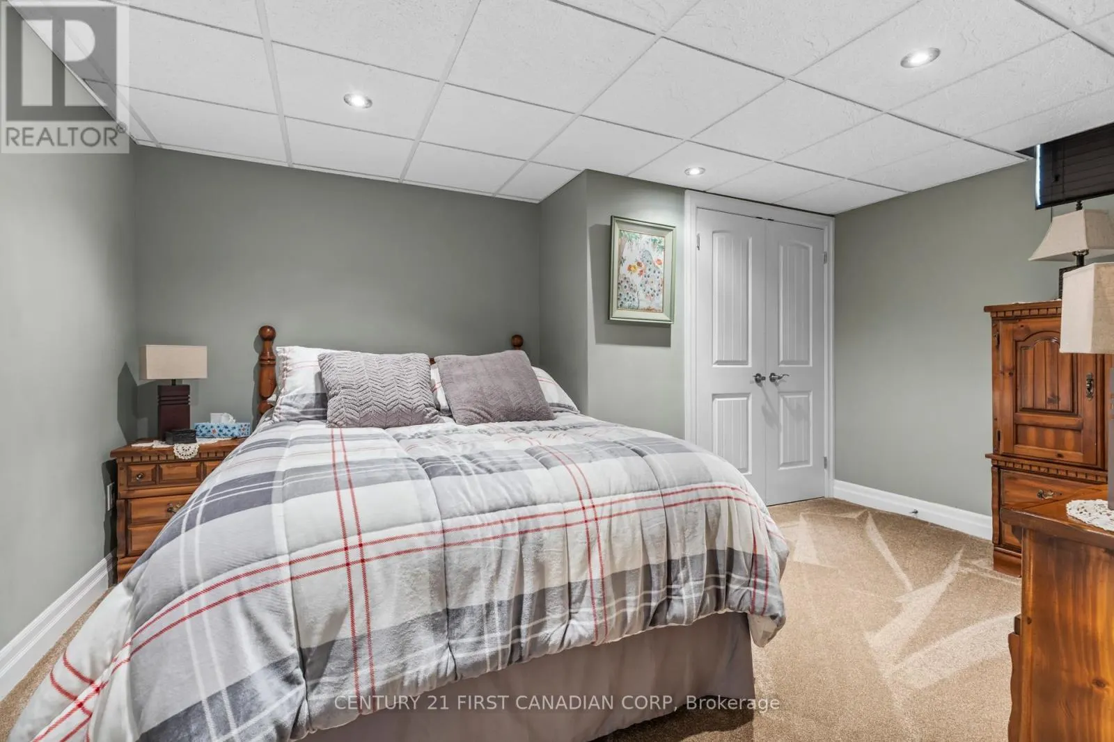 2 LONGVIEW COURT