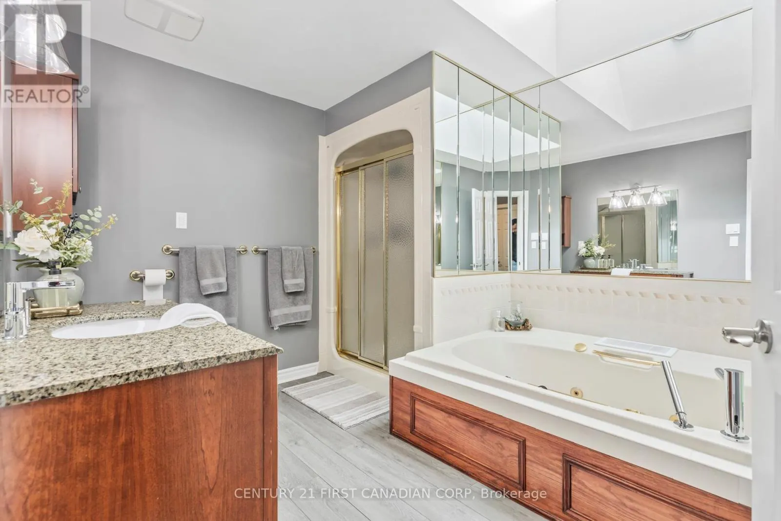 2 LONGVIEW COURT