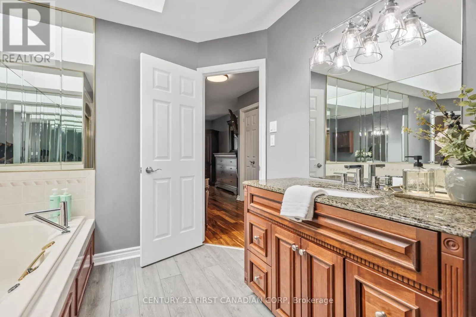 2 LONGVIEW COURT