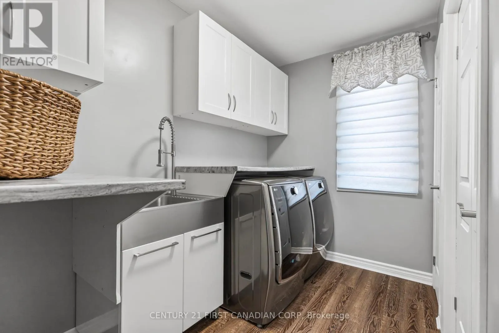 2 LONGVIEW COURT