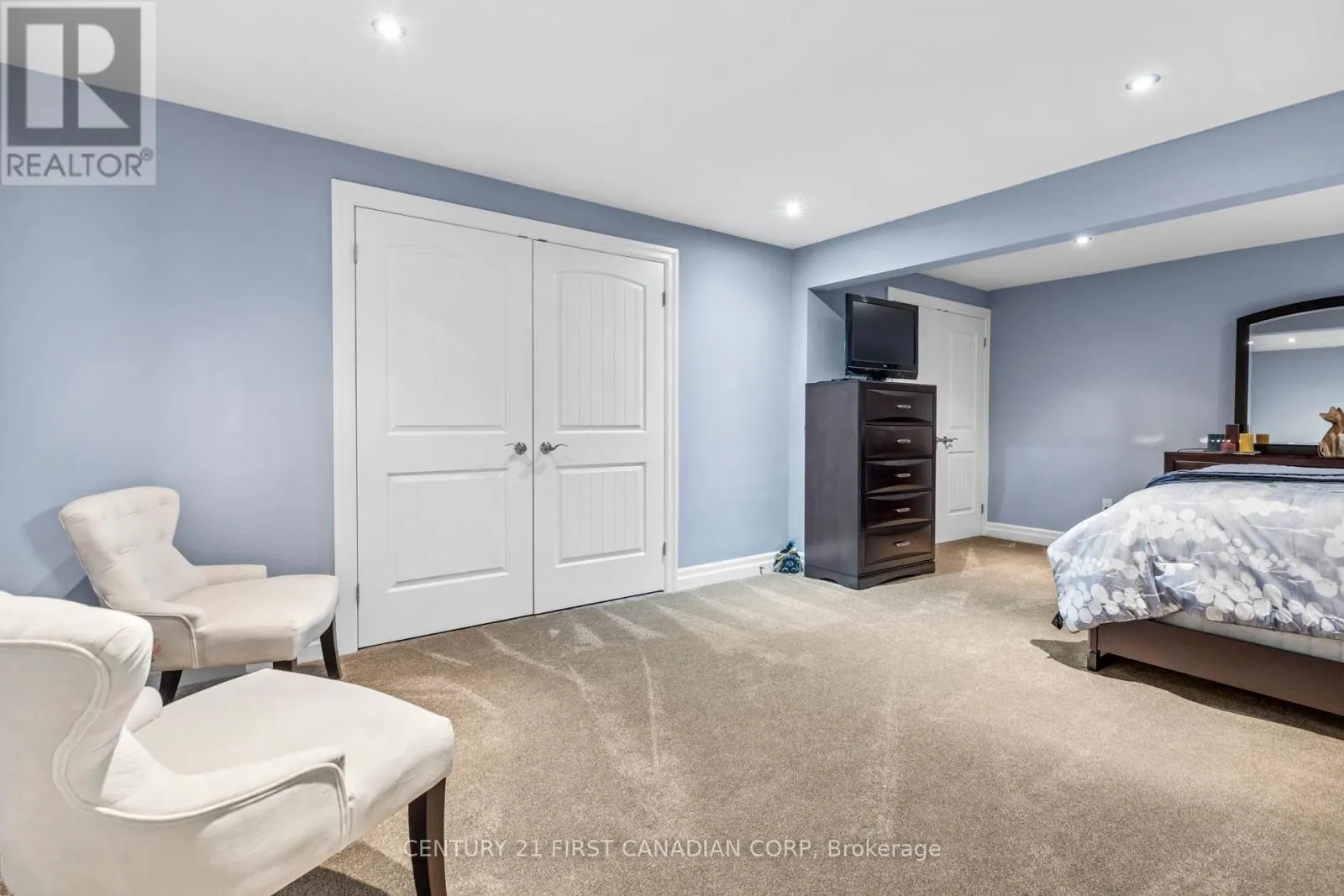 2 LONGVIEW COURT