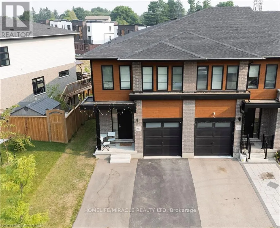 933 ROBERT FERRIE DRIVE