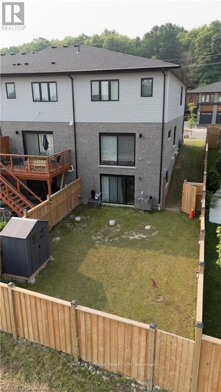 933 ROBERT FERRIE DRIVE