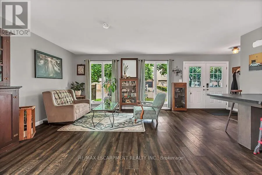 44 RAVINE CRESCENT
