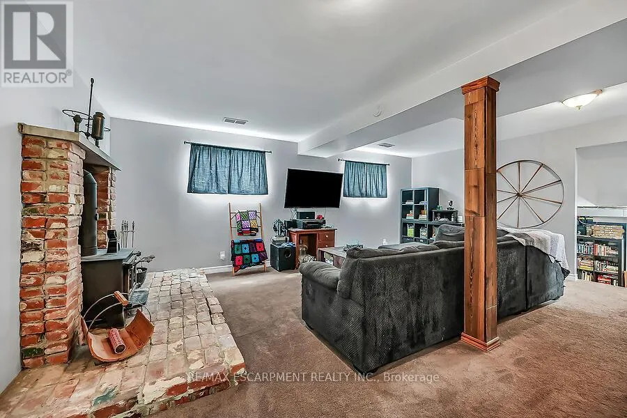 44 RAVINE CRESCENT