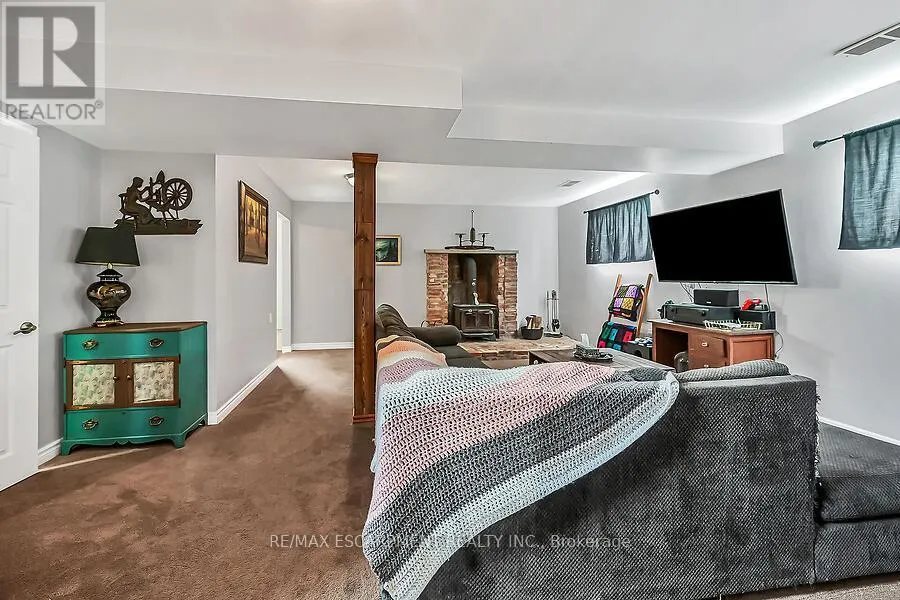 44 RAVINE CRESCENT
