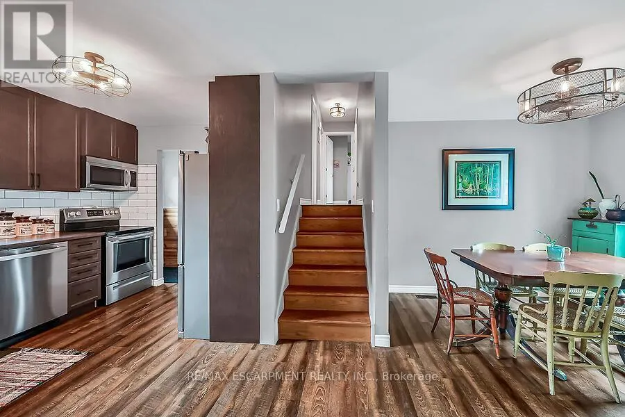 44 RAVINE CRESCENT