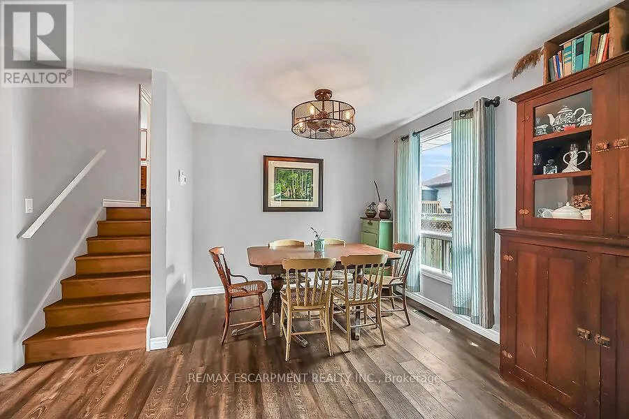 44 RAVINE CRESCENT