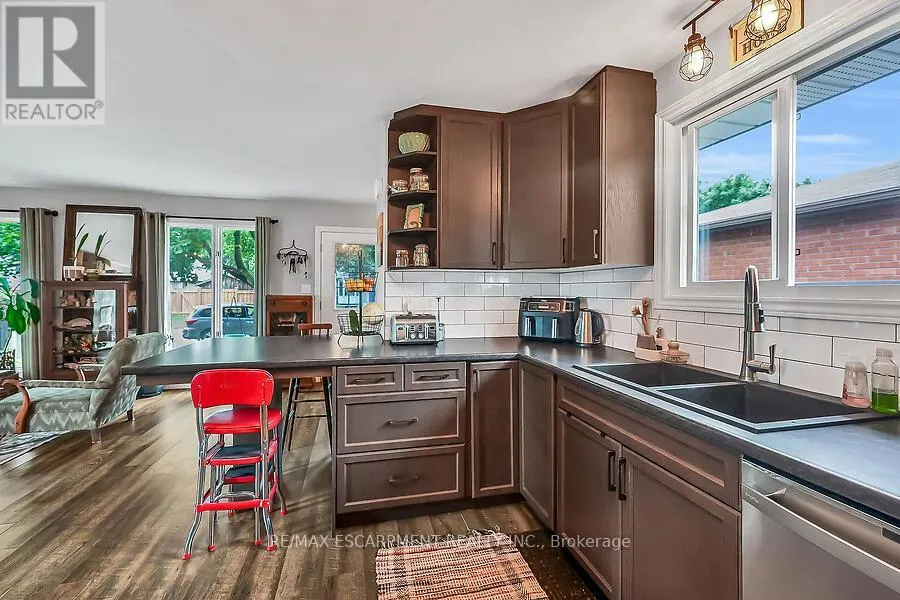 44 RAVINE CRESCENT