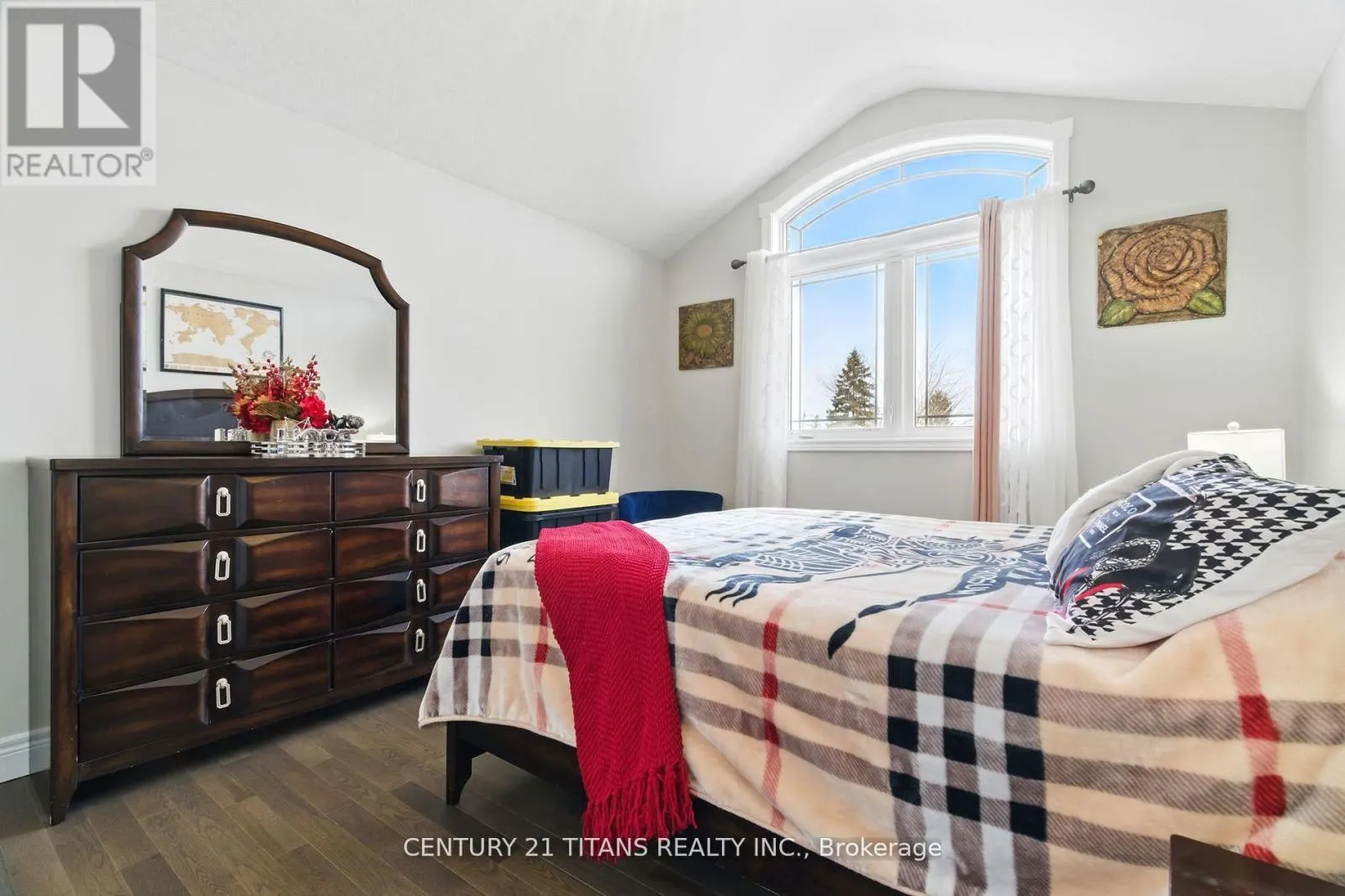 2 SPARROW CRESCENT E