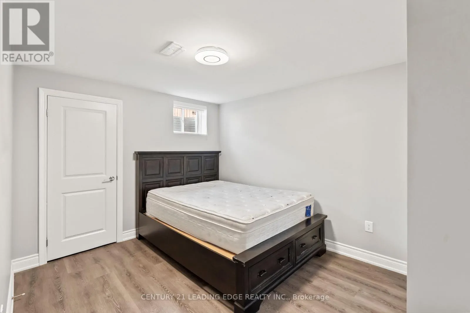 43 WILLIAM NADOR STREET