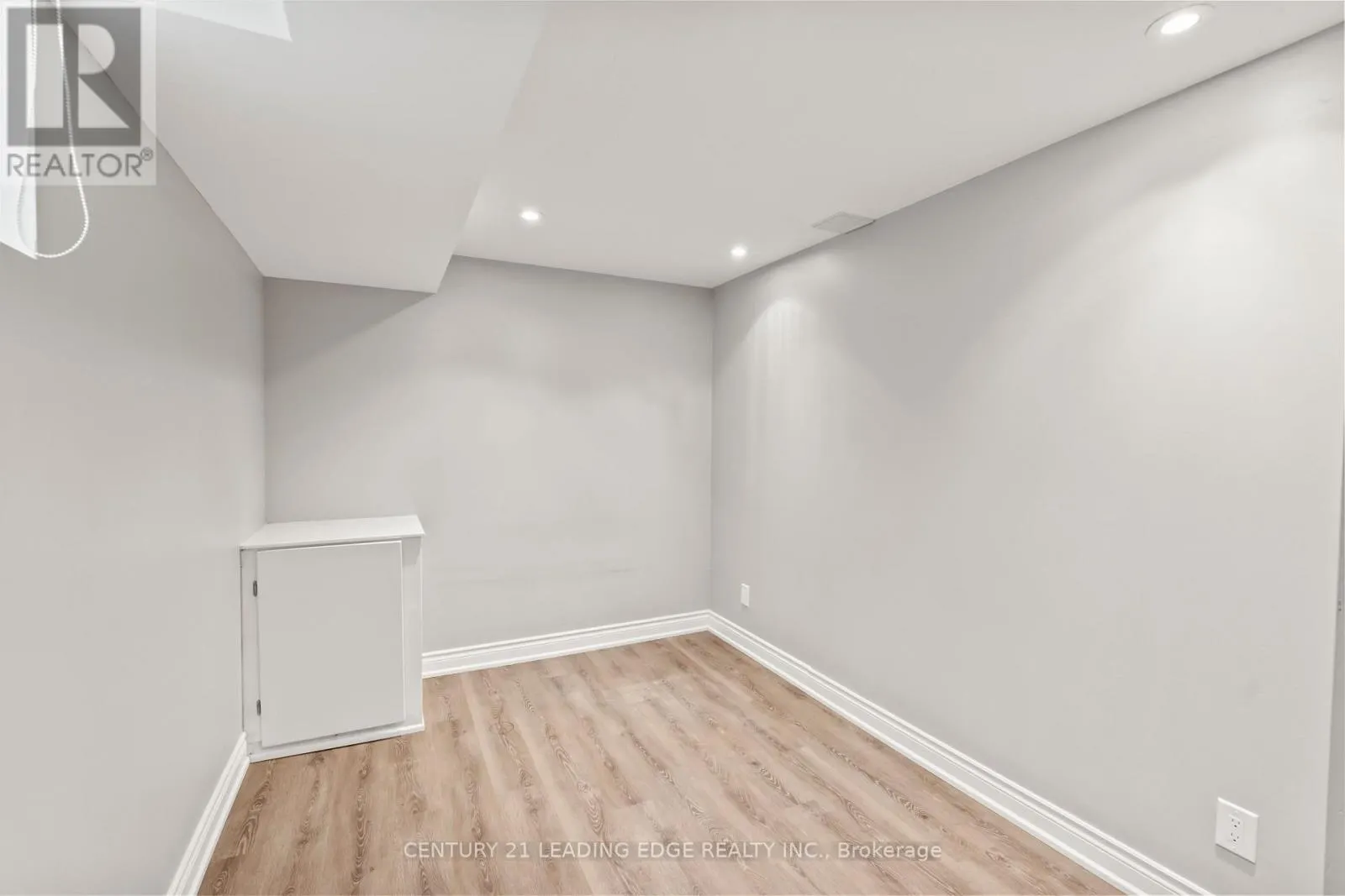 43 WILLIAM NADOR STREET
