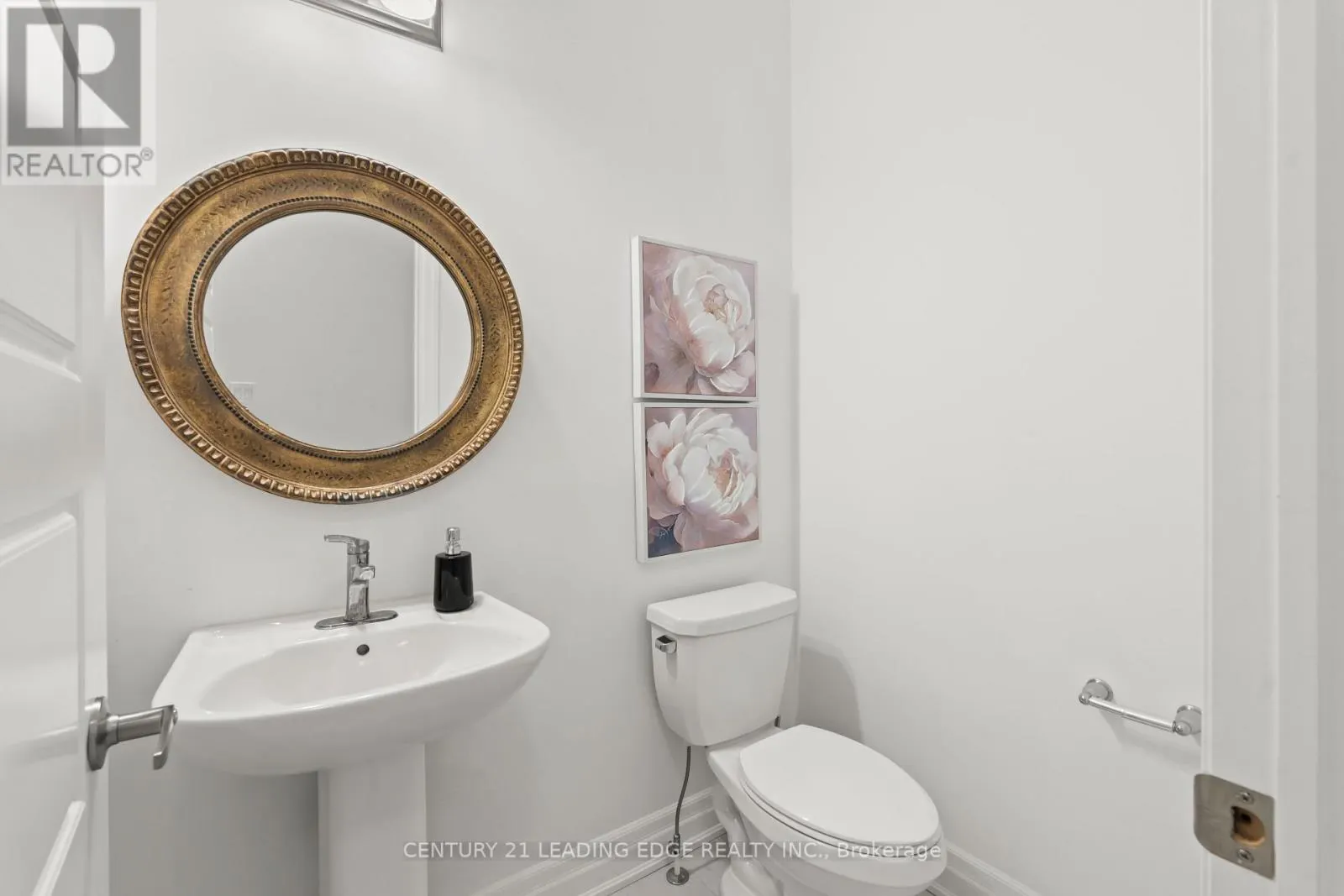 43 WILLIAM NADOR STREET