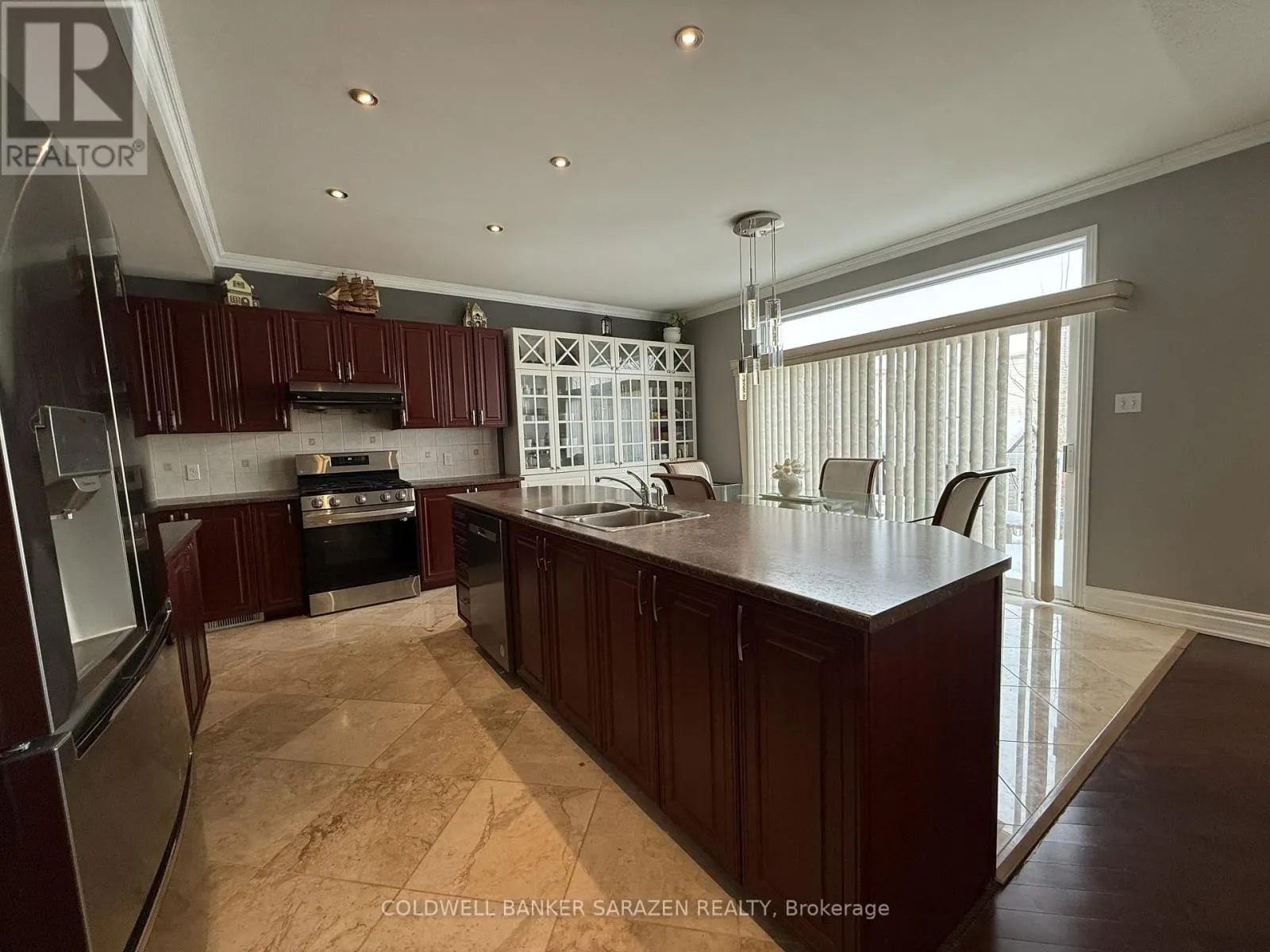 302 EDGEMOORE CRESCENT
