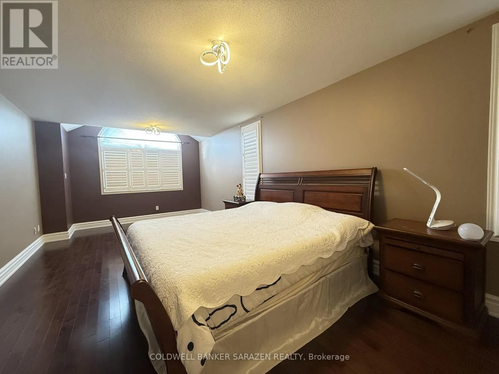 302 EDGEMOORE CRESCENT