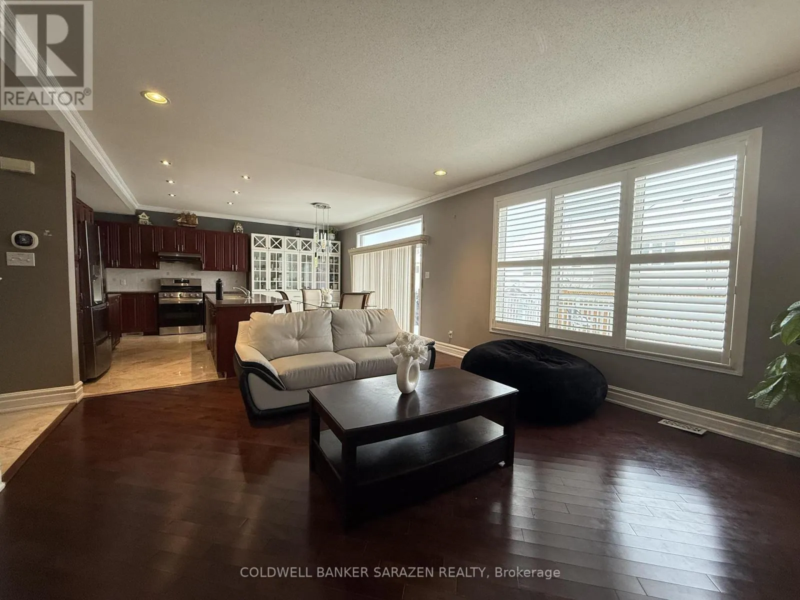 302 EDGEMOORE CRESCENT