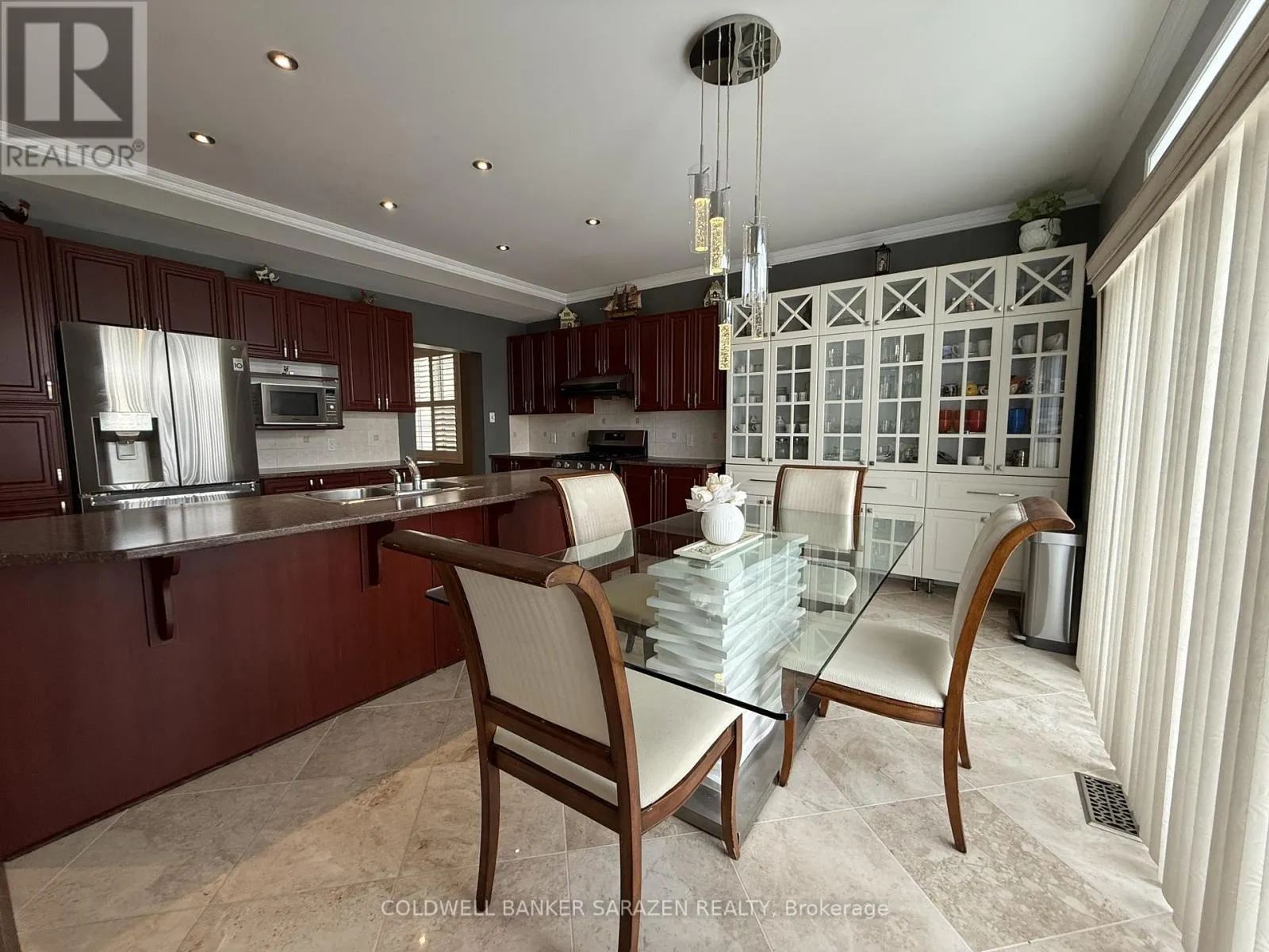 302 EDGEMOORE CRESCENT
