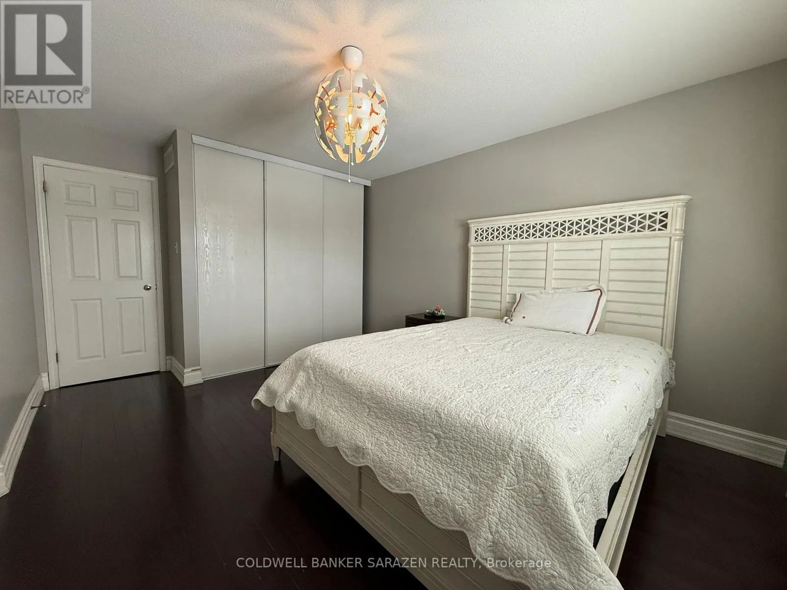 302 EDGEMOORE CRESCENT