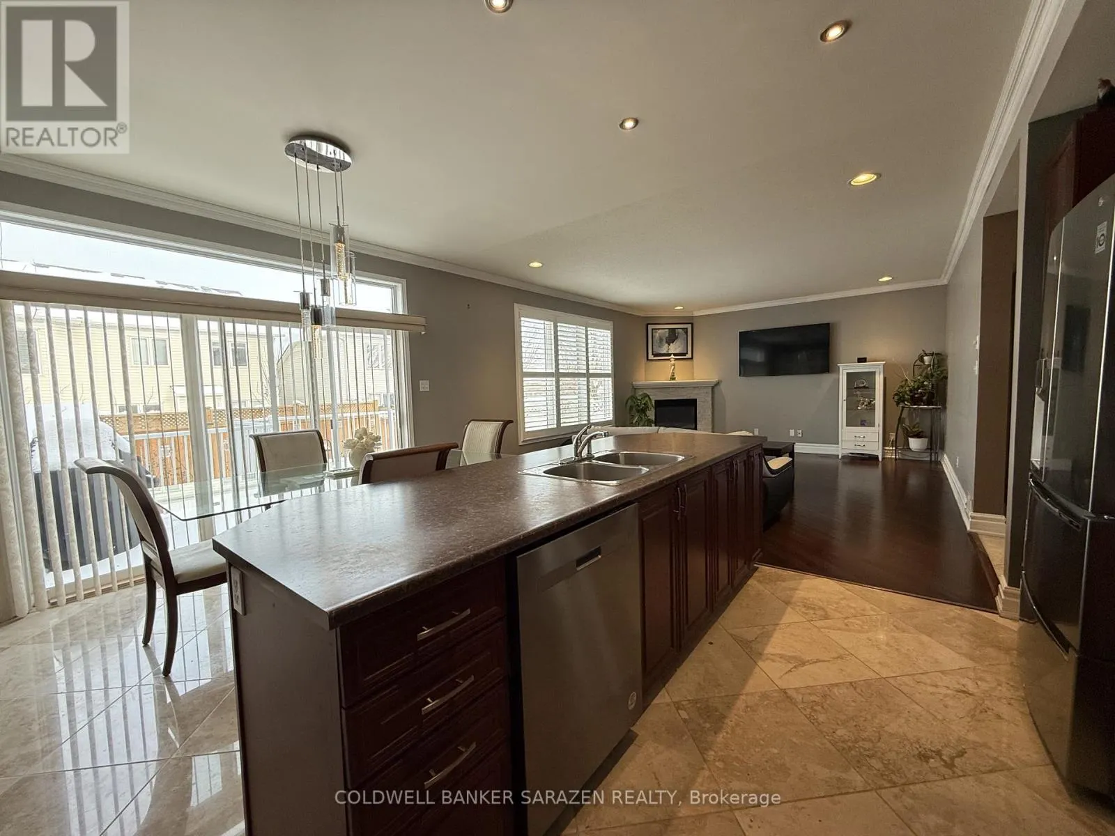 302 EDGEMOORE CRESCENT