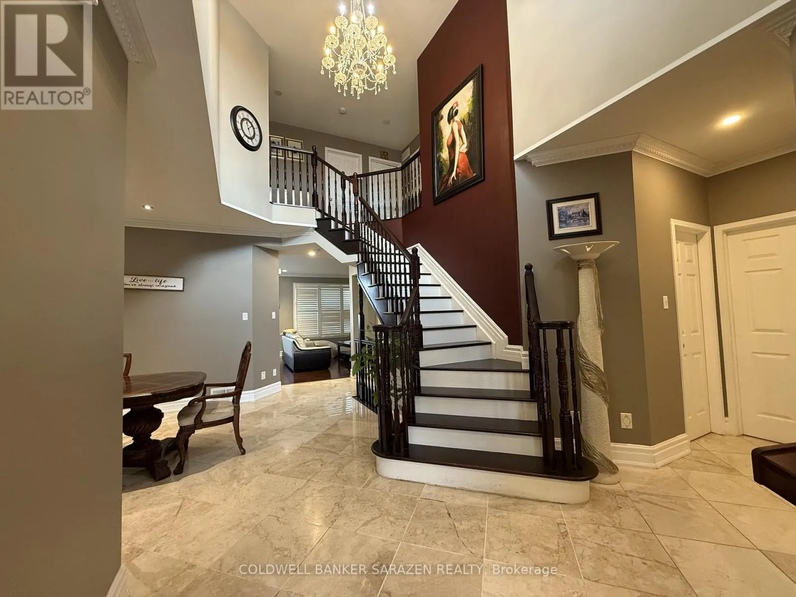 302 EDGEMOORE CRESCENT