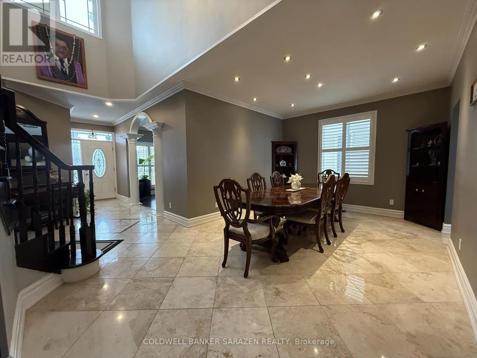 302 EDGEMOORE CRESCENT
