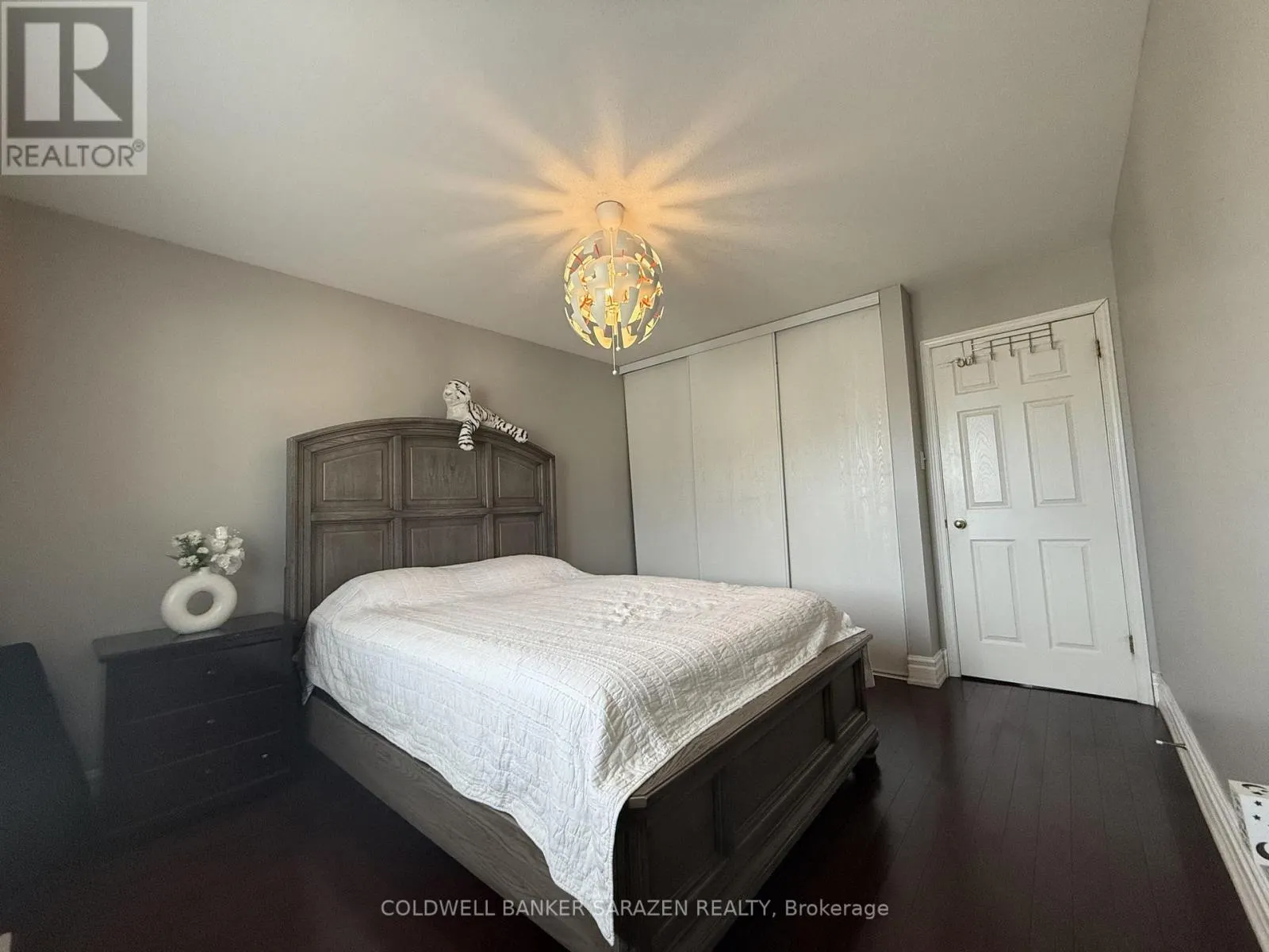 302 EDGEMOORE CRESCENT
