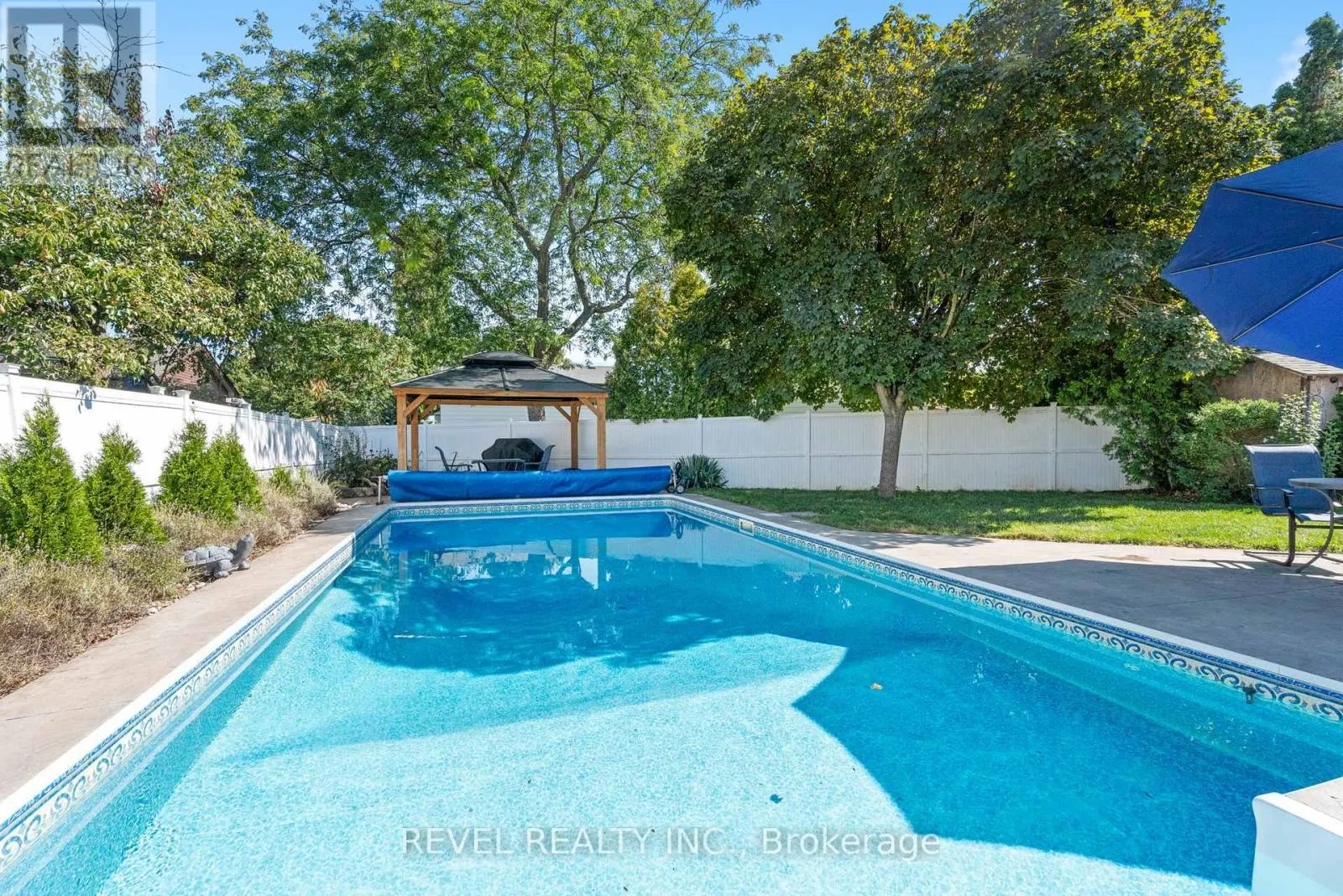 36 CAMBRIA DRIVE