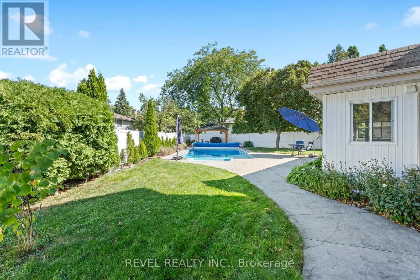 36 CAMBRIA DRIVE