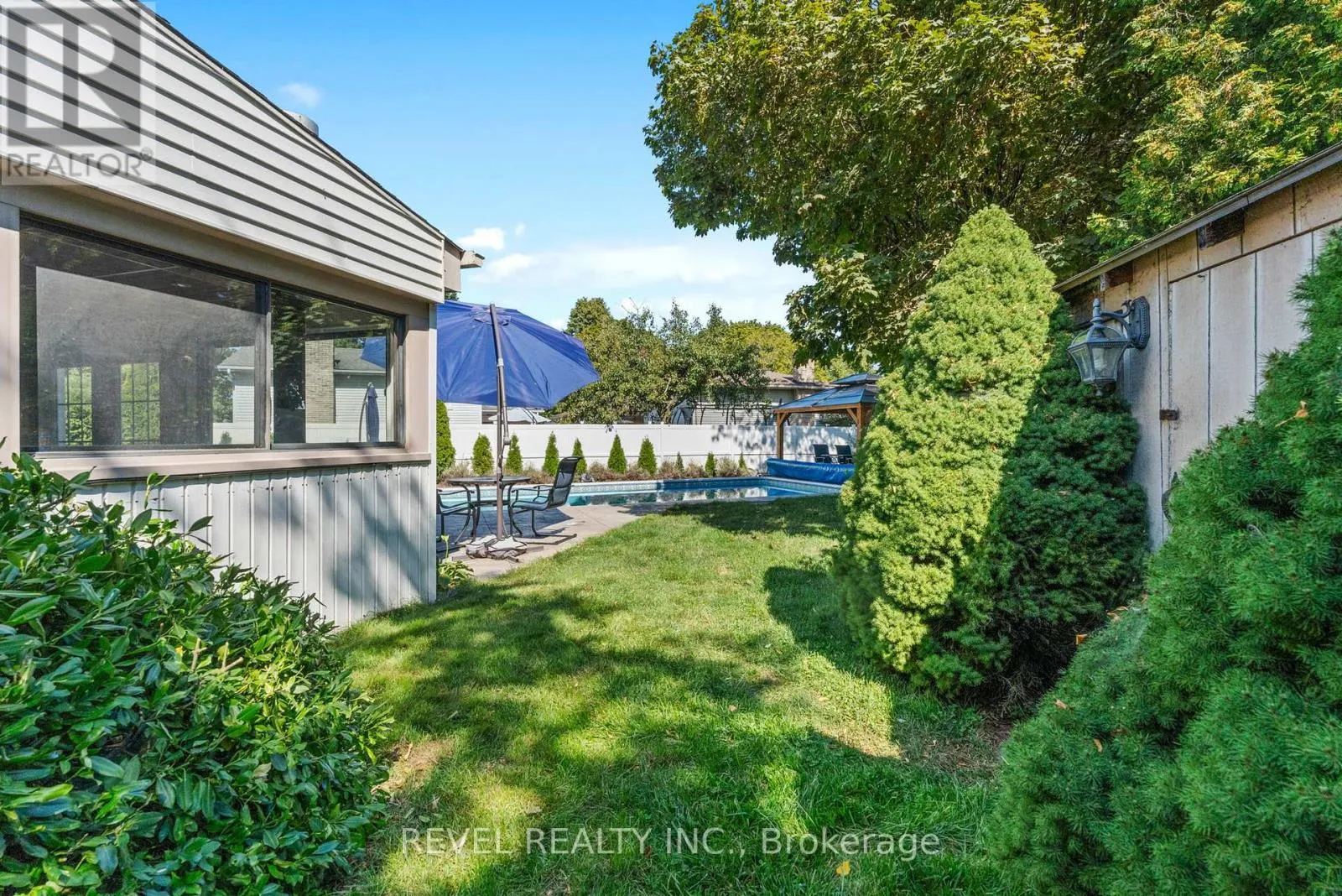 36 CAMBRIA DRIVE