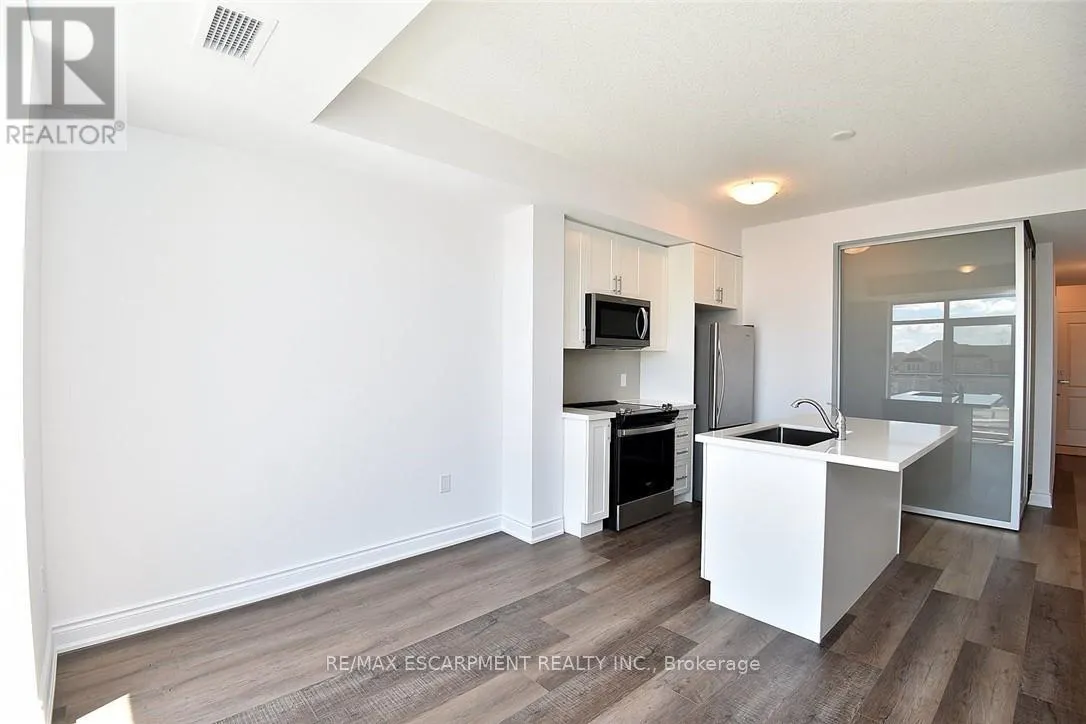 612 - 450 DUNDAS STREET