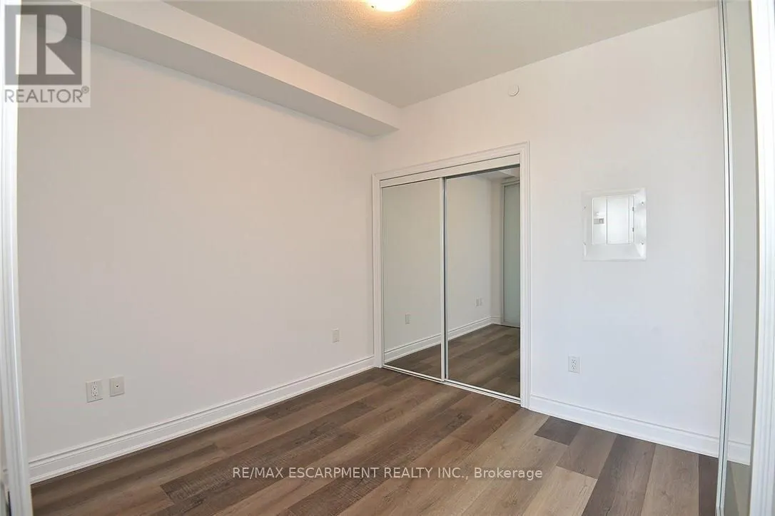 612 - 450 DUNDAS STREET