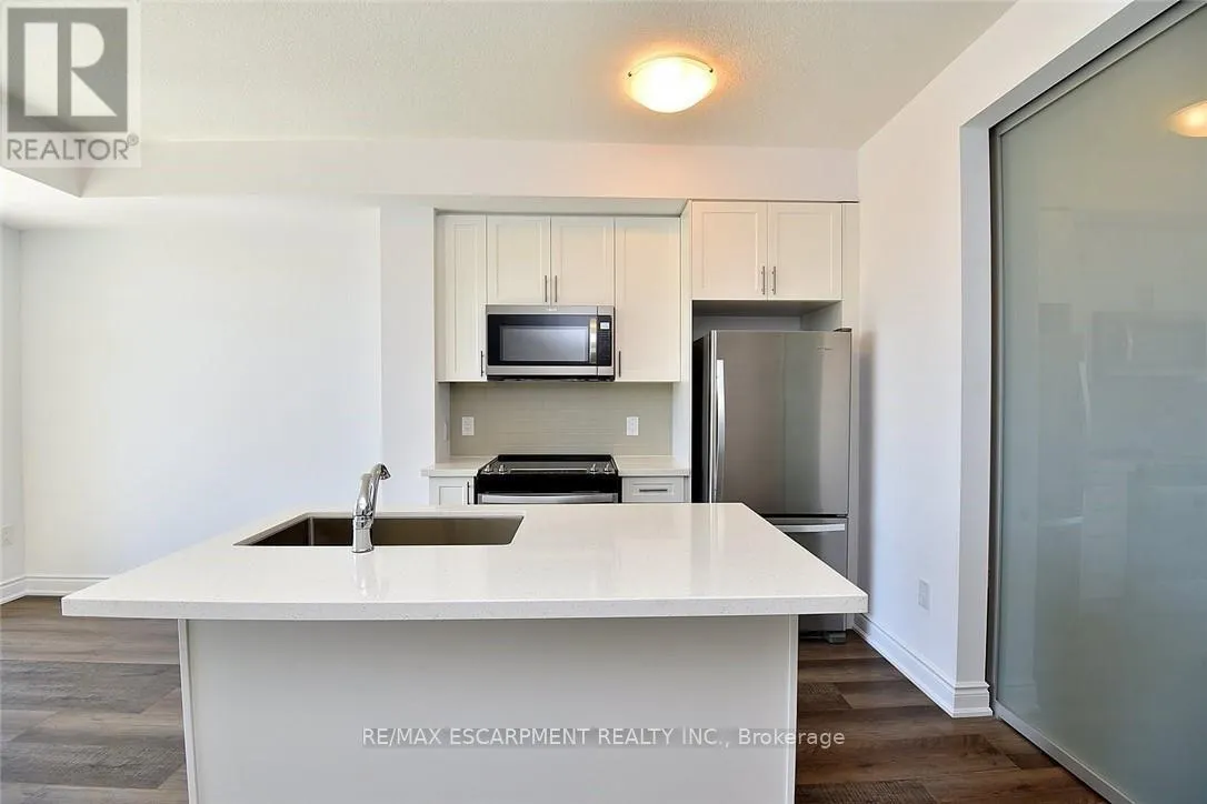 612 - 450 DUNDAS STREET