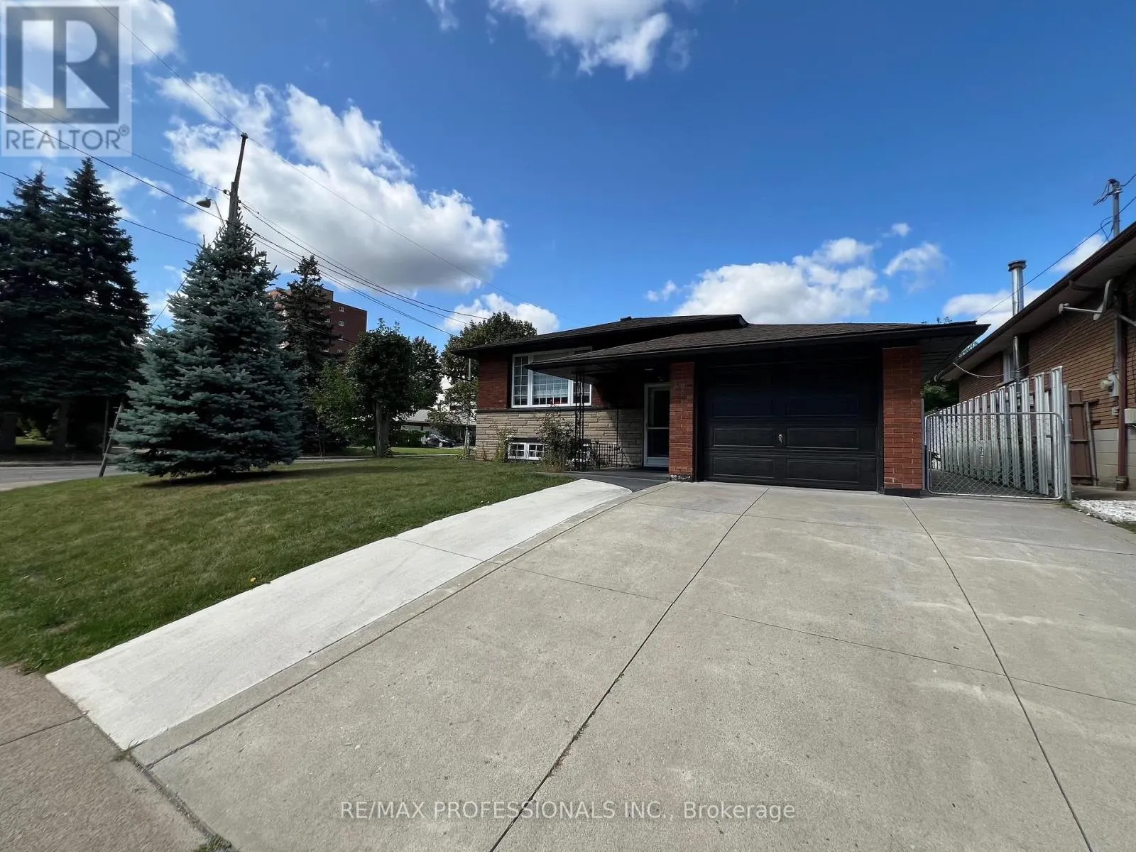 27 RIVERDALE DRIVE