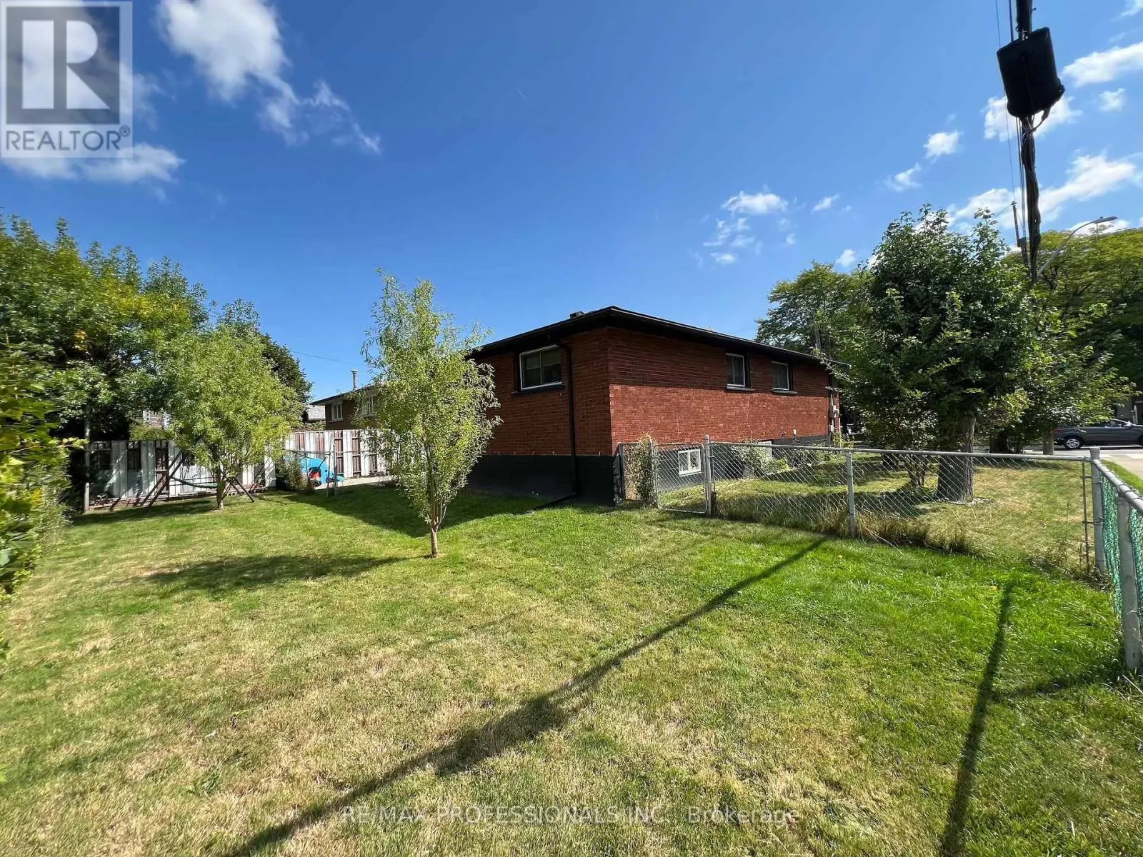27 RIVERDALE DRIVE