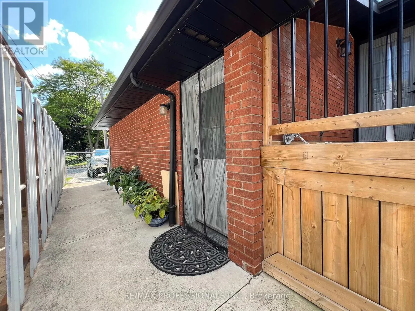 27 RIVERDALE DRIVE