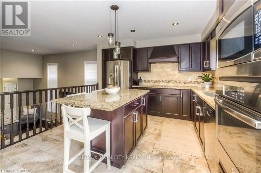 207 HARDCASTLE DRIVE