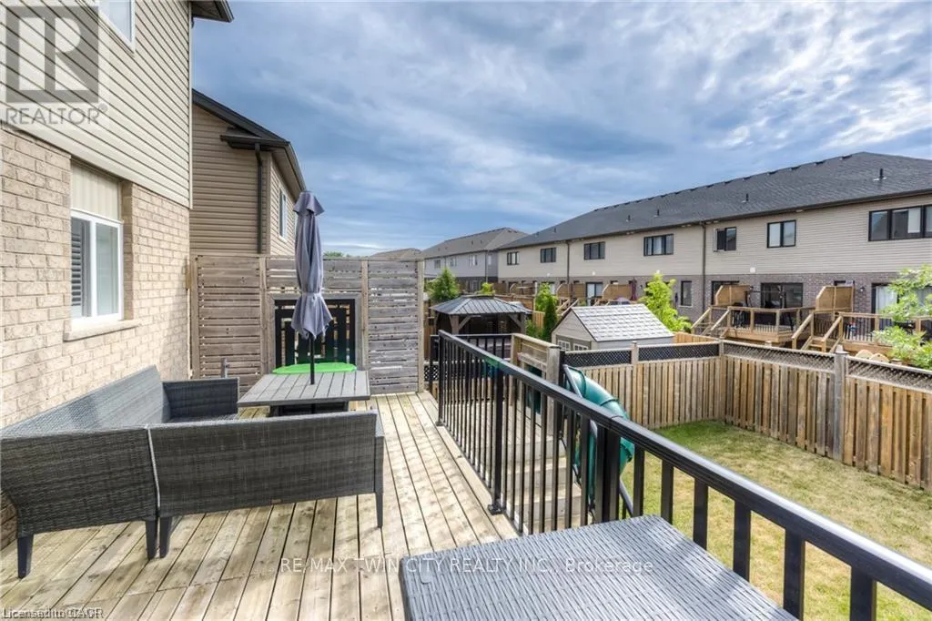 207 HARDCASTLE DRIVE