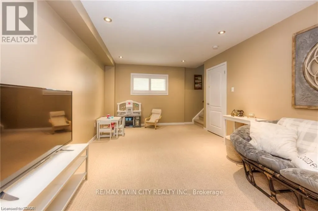 207 HARDCASTLE DRIVE