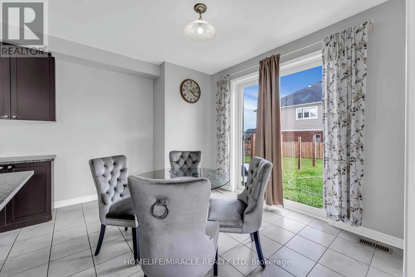 3 MANSFIELD CIRCLE