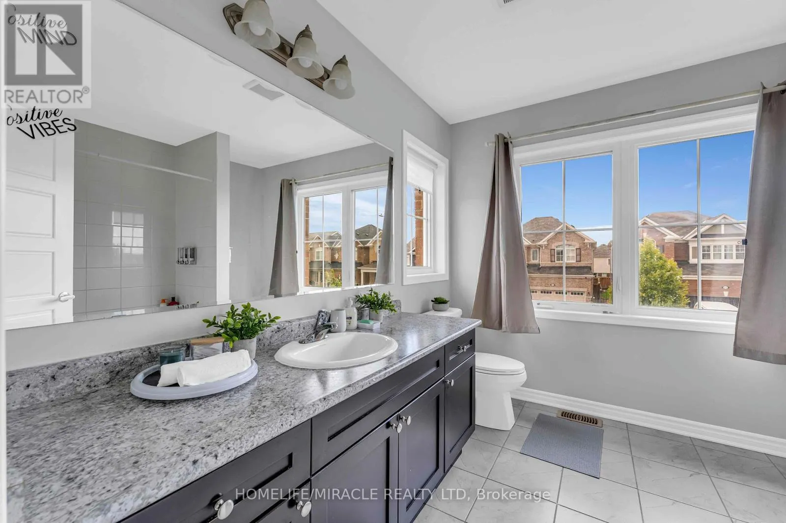 3 MANSFIELD CIRCLE
