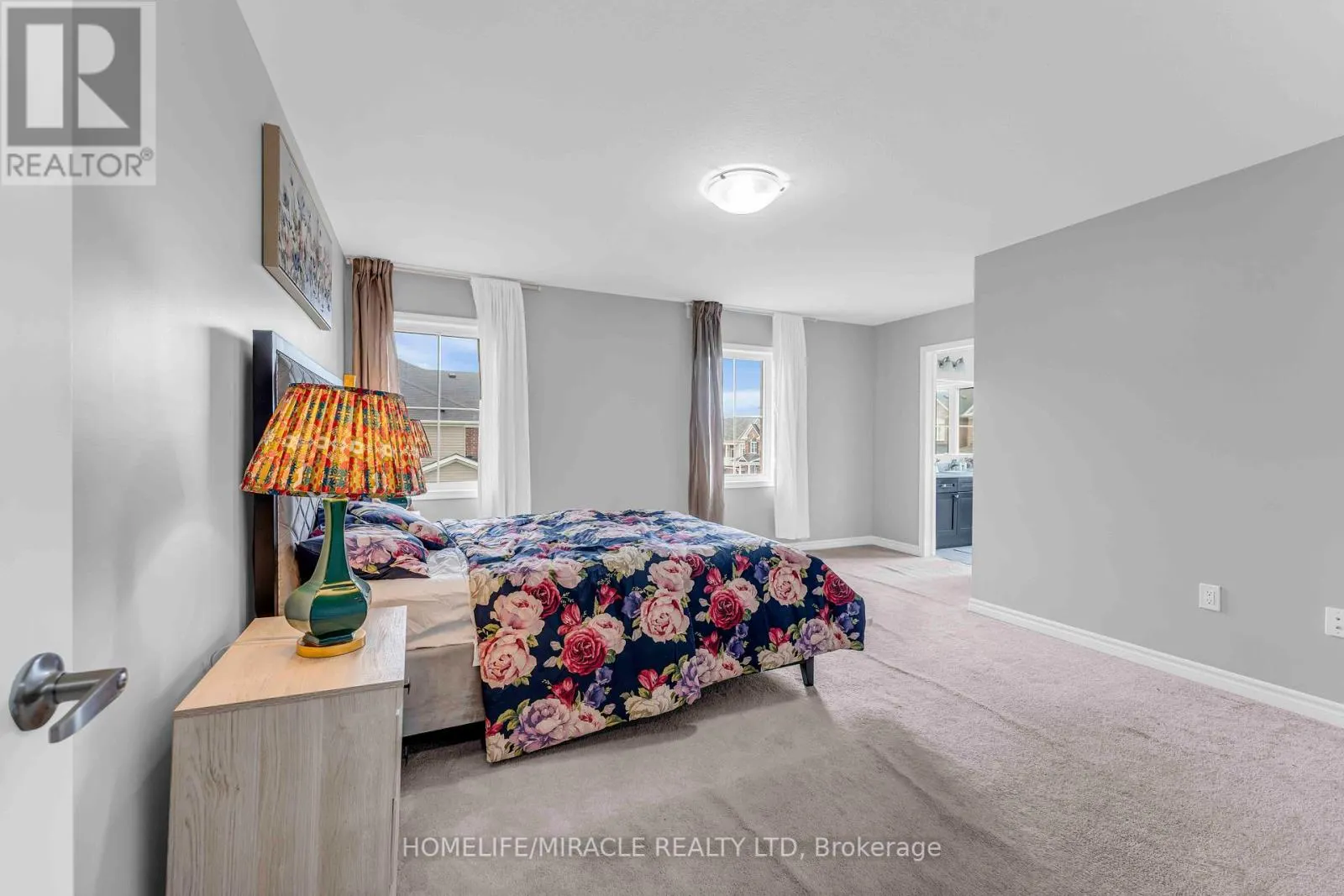 3 MANSFIELD CIRCLE