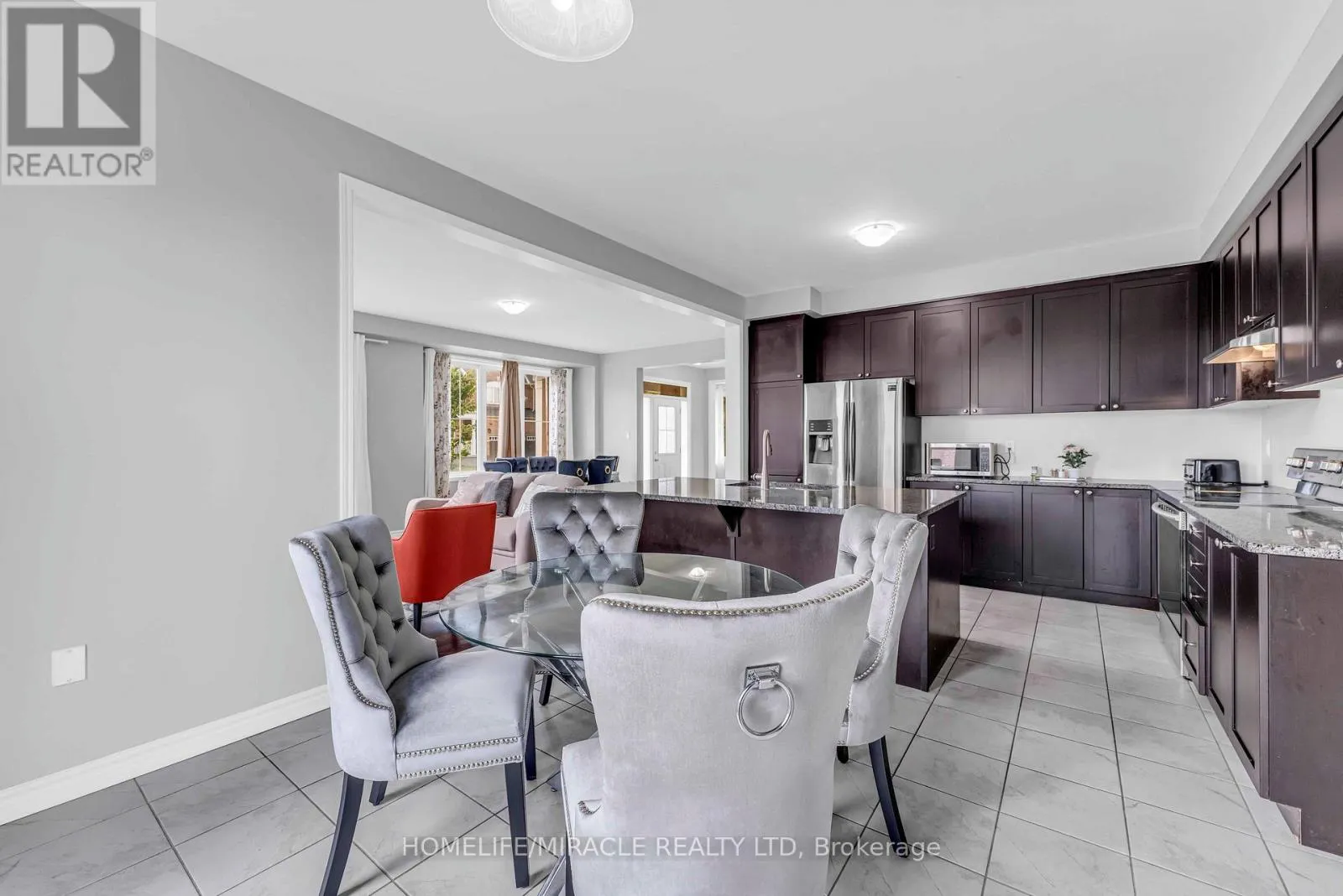 3 MANSFIELD CIRCLE