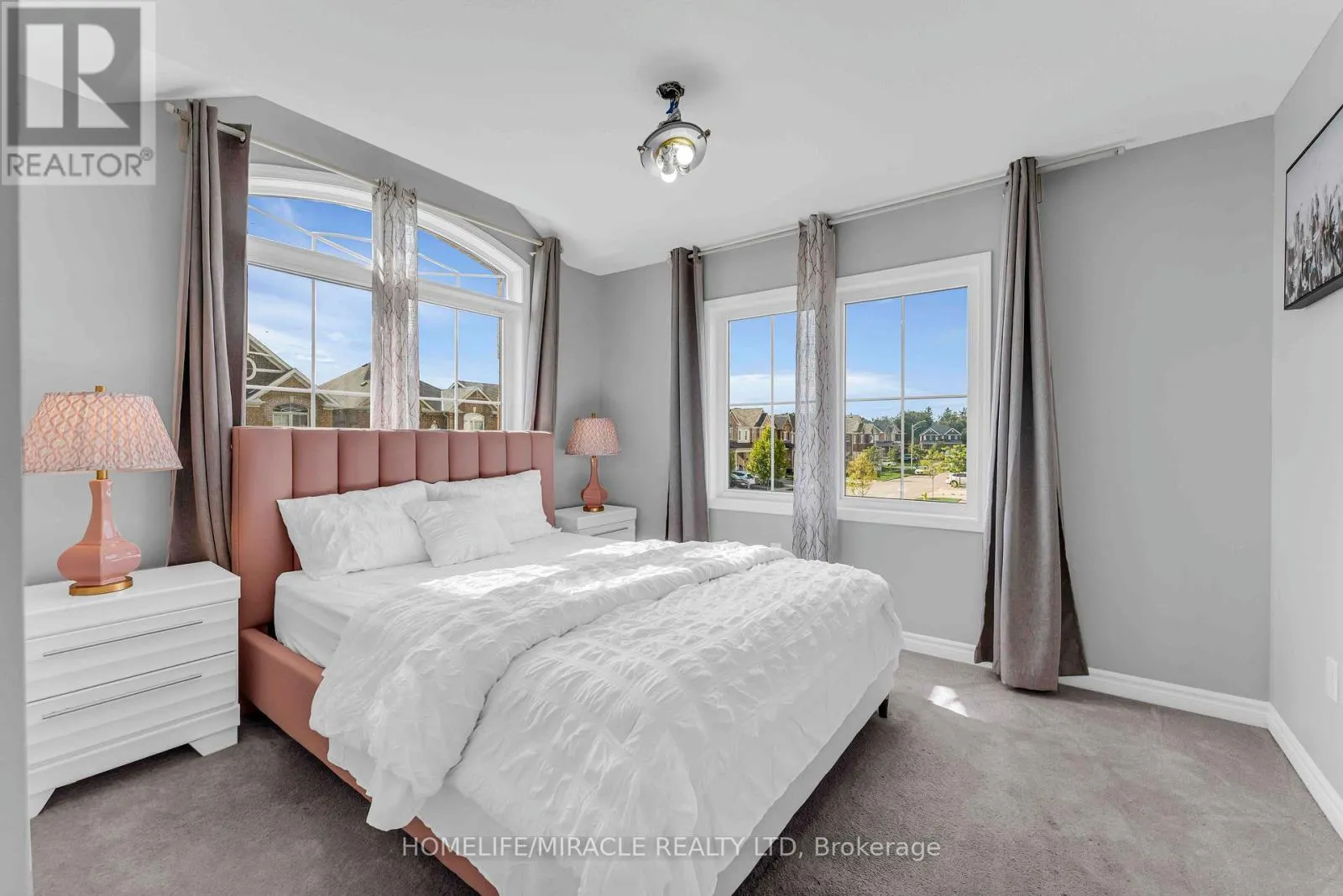 3 MANSFIELD CIRCLE