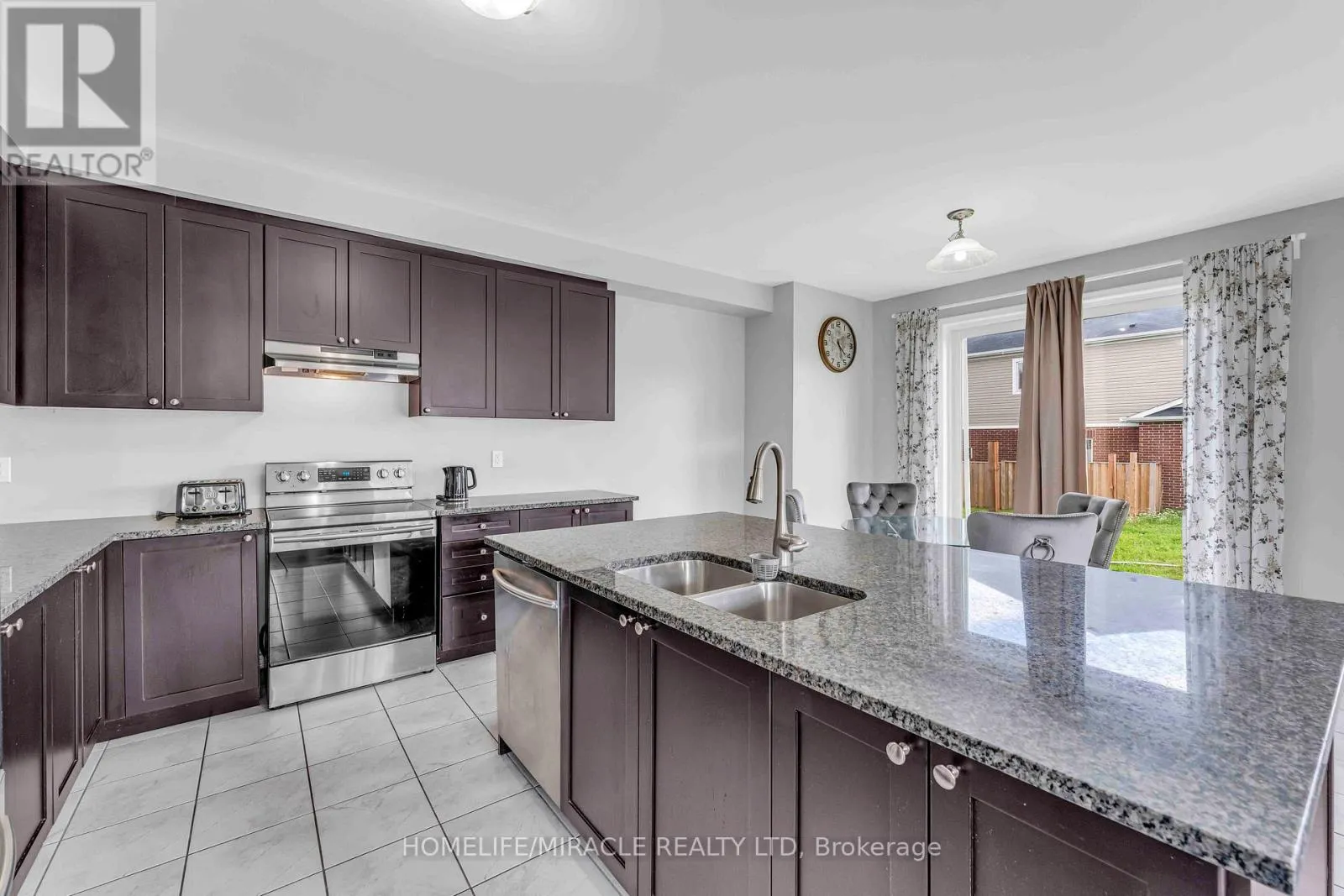 3 MANSFIELD CIRCLE