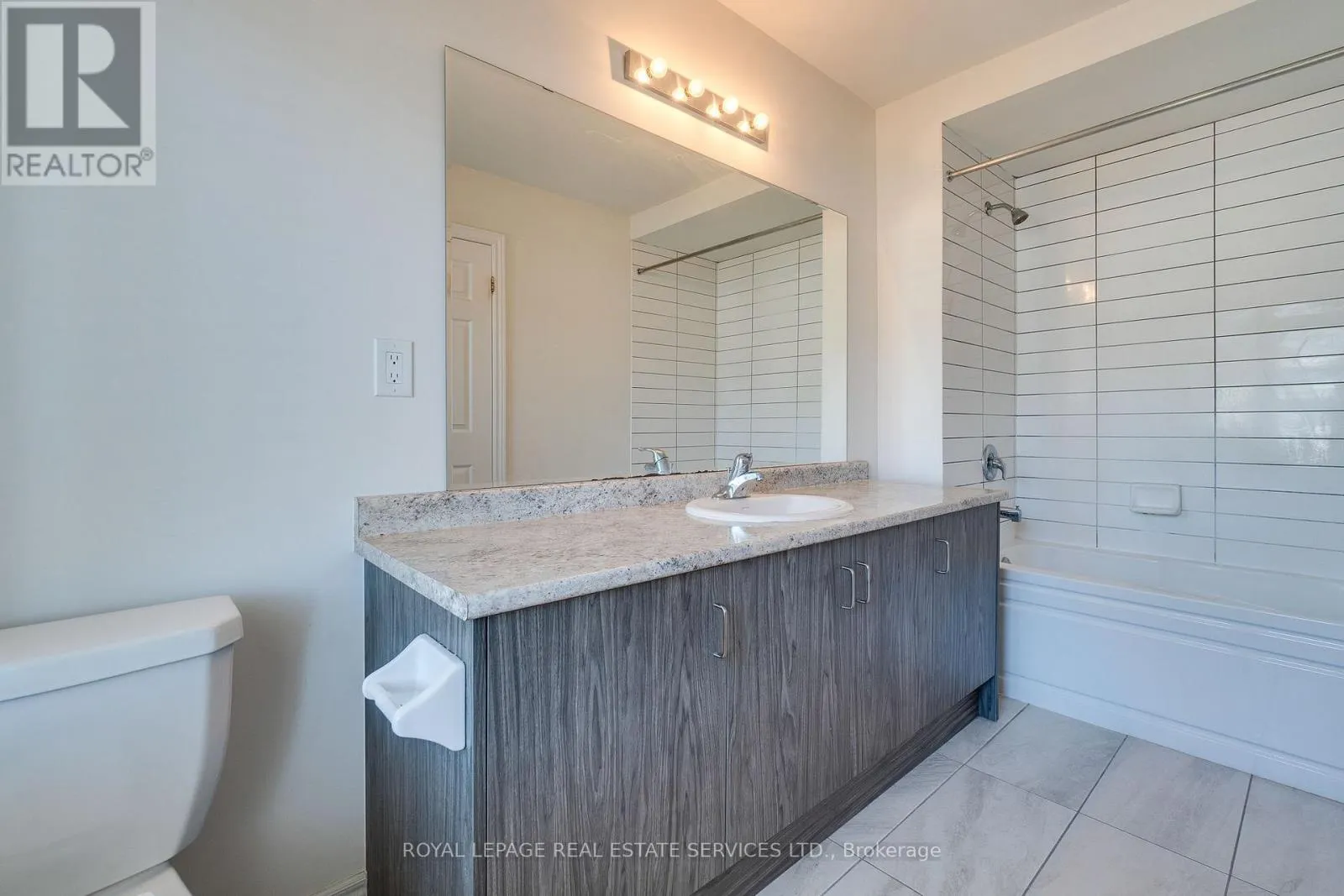 77 - 166 DEERPATH DRIVE