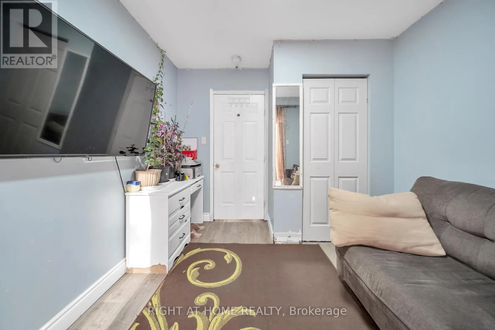 312 WESTCOURT PLACE