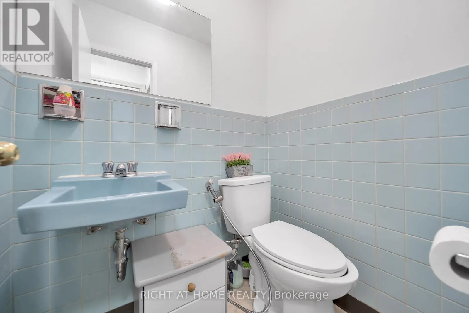 312 WESTCOURT PLACE